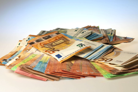 Symbolfoto Barzahlung