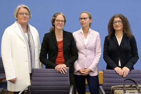 Bundespressekonferenz Abschlussbericht der Kommission zur reproduktiven Selbstbestimmung und Fortpflanzungsmedizin in Berlin