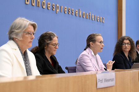 Bundespressekonferenz Abschlussbericht der Kommission zur reproduktiven Selbstbestimmung und Fortpflanzungsmedizin in Berlin