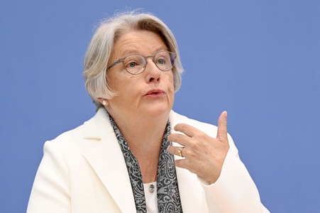 Bundespressekonferenz Abschlussbericht der Kommission zur reproduktiven Selbstbestimmung und Fortpflanzungsmedizin in Berlin
