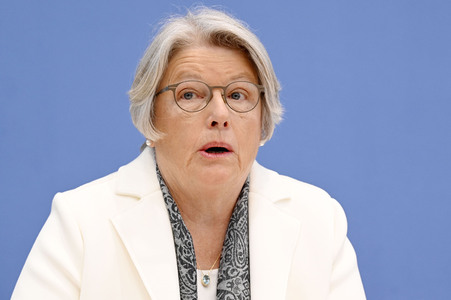 Bundespressekonferenz Abschlussbericht der Kommission zur reproduktiven Selbstbestimmung und Fortpflanzungsmedizin in Berlin