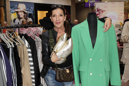 2. Charity-Flohmarkt zugunsten der Tribute to Bambi Stiftung in Hamburg