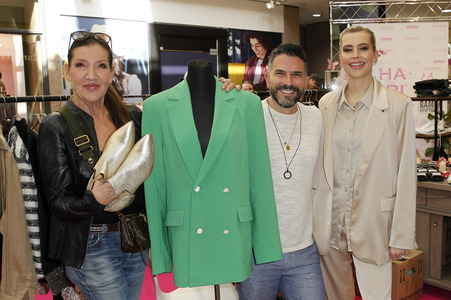 2. Charity-Flohmarkt zugunsten der Tribute to Bambi Stiftung in Hamburg