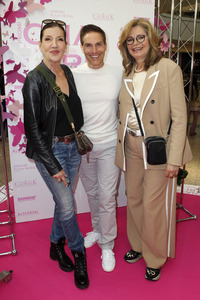 2. Charity-Flohmarkt zugunsten der Tribute to Bambi Stiftung in Hamburg