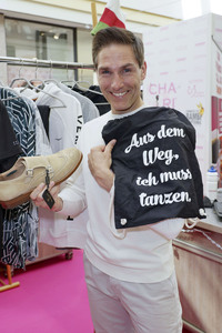 2. Charity-Flohmarkt zugunsten der Tribute to Bambi Stiftung in Hamburg