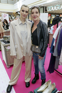 2. Charity-Flohmarkt zugunsten der Tribute to Bambi Stiftung in Hamburg