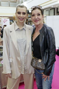 2. Charity-Flohmarkt zugunsten der Tribute to Bambi Stiftung in Hamburg