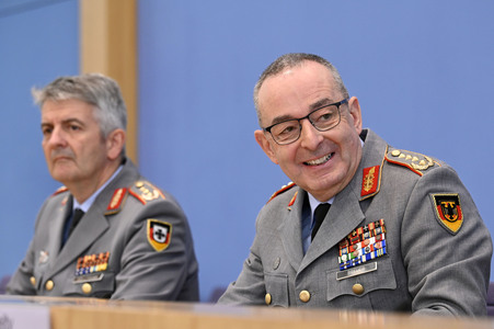 Bundespressekonferenz Quadriga - Militärübung für glaubhafte Abschreckung in Berlin