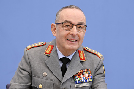 Bundespressekonferenz Quadriga - Militärübung für glaubhafte Abschreckung in Berlin