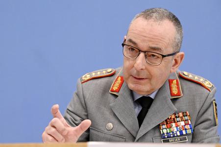 Bundespressekonferenz Quadriga - Militärübung für glaubhafte Abschreckung in Berlin