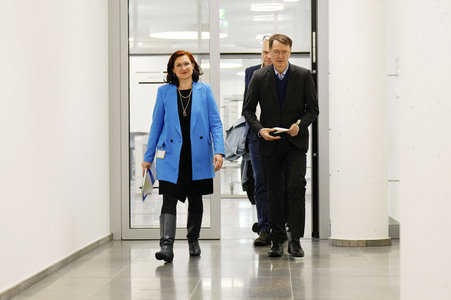 Übergabe der Studie 'Diagnose Diskriminierung' in Berlin