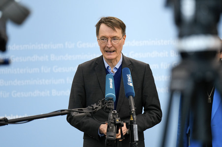 Übergabe der Studie 'Diagnose Diskriminierung' in Berlin