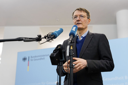 Übergabe der Studie 'Diagnose Diskriminierung' in Berlin