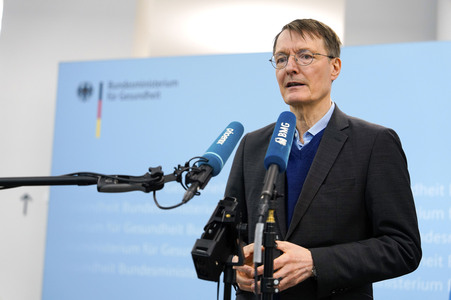 Übergabe der Studie 'Diagnose Diskriminierung' in Berlin