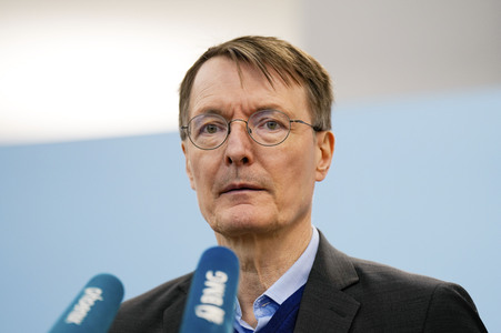 Übergabe der Studie 'Diagnose Diskriminierung' in Berlin
