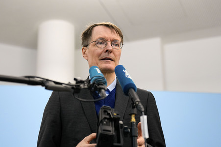 Übergabe der Studie 'Diagnose Diskriminierung' in Berlin