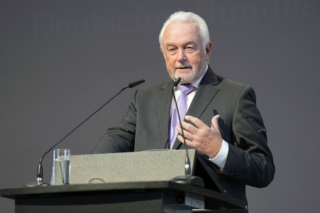 Wanderausstellung 'Challenging Democracy - Von Helmut Schmidt bis heute' in Berlin