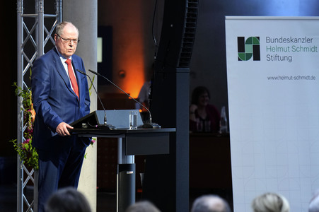 Wanderausstellung 'Challenging Democracy - Von Helmut Schmidt bis heute' in Berlin