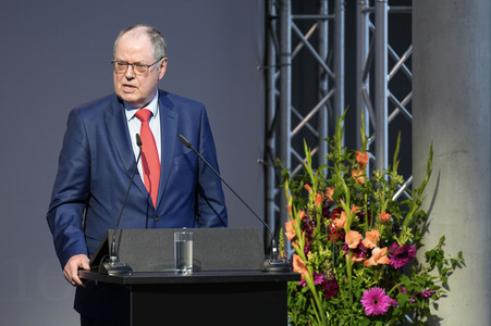 Wanderausstellung 'Challenging Democracy - Von Helmut Schmidt bis heute' in Berlin