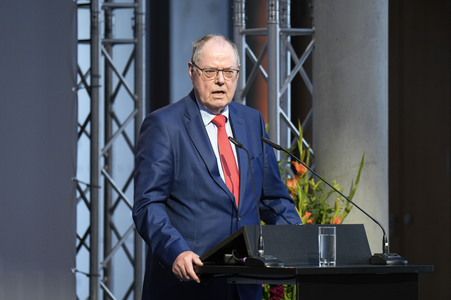 Wanderausstellung 'Challenging Democracy - Von Helmut Schmidt bis heute' in Berlin