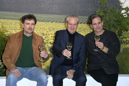 Ausstellungseröffnung Ruinart Maison 1729 Kunst Pop-up am Tacheles in Berlin