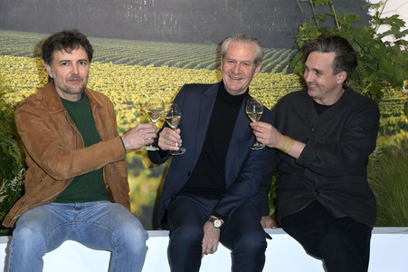 Ausstellungseröffnung Ruinart Maison 1729 Kunst Pop-up am Tacheles in Berlin