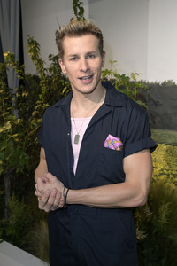 Ausstellungseröffnung Ruinart Maison 1729 Kunst Pop-up am Tacheles in Berlin