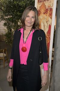 Ausstellungseröffnung Ruinart Maison 1729 Kunst Pop-up am Tacheles in Berlin