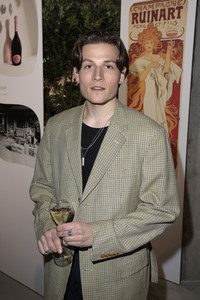 Ausstellungseröffnung Ruinart Maison 1729 Kunst Pop-up am Tacheles in Berlin