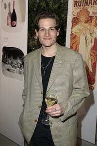 Ausstellungseröffnung Ruinart Maison 1729 Kunst Pop-up am Tacheles in Berlin