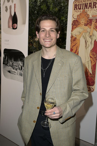 Ausstellungseröffnung Ruinart Maison 1729 Kunst Pop-up am Tacheles in Berlin