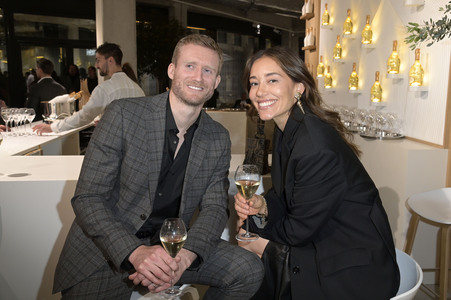 Ausstellungseröffnung Ruinart Maison 1729 Kunst Pop-up am Tacheles in Berlin