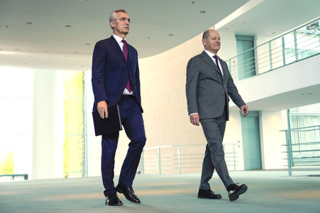 Empfang des NATO-Generalsekretärs in Berlin