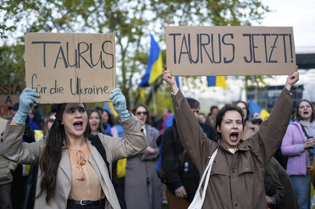 Ukrainer demonstrieren in Berlin