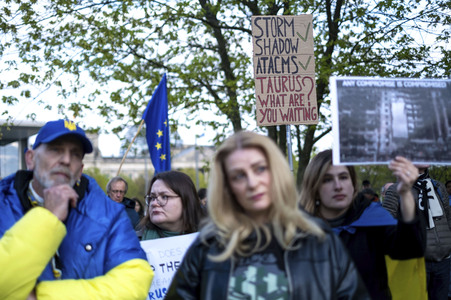 Ukrainer demonstrieren in Berlin