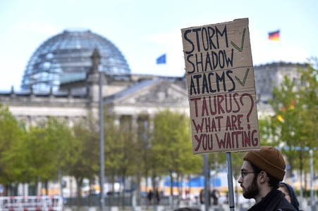 Ukrainer demonstrieren in Berlin