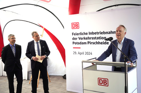 Feierliche Inbetriebnahme der Verkehrsstation Potsdam Pirschheide