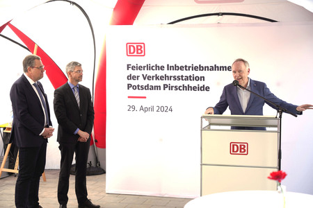 Feierliche Inbetriebnahme der Verkehrsstation Potsdam Pirschheide
