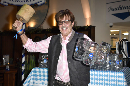 Maibockanstich im Hofbräu Wirtshaus Berlin