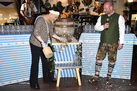 Maibockanstich im Hofbräu Wirtshaus Berlin