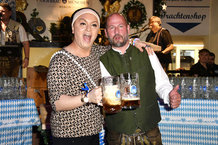 Maibockanstich im Hofbräu Wirtshaus Berlin