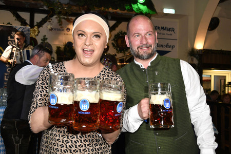 Maibockanstich im Hofbräu Wirtshaus Berlin
