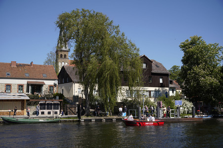 Die Ruderfähre F24 Paule III in Rahnsdorf