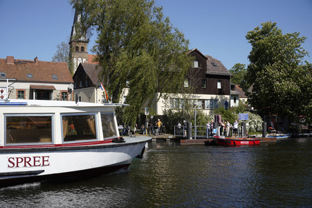 Die Ruderfähre F24 Paule III in Rahnsdorf