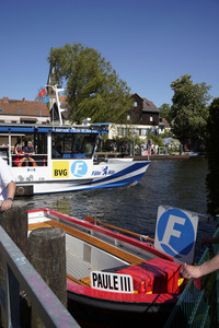 Die Ruderfähre F24 Paule III in Rahnsdorf