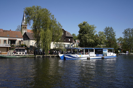 Die Ruderfähre F24 Paule III in Rahnsdorf