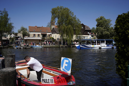 Die Ruderfähre F24 Paule III in Rahnsdorf