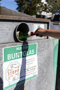 Symbolfoto Altglascontainer