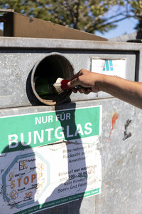 Symbolfoto Altglascontainer