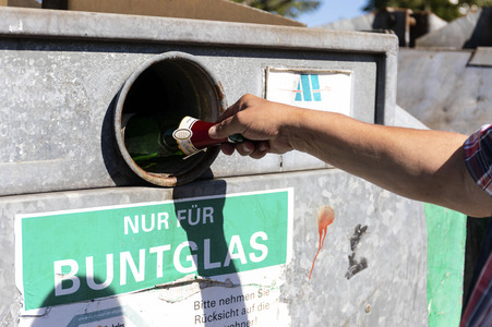 Symbolfoto Altglascontainer